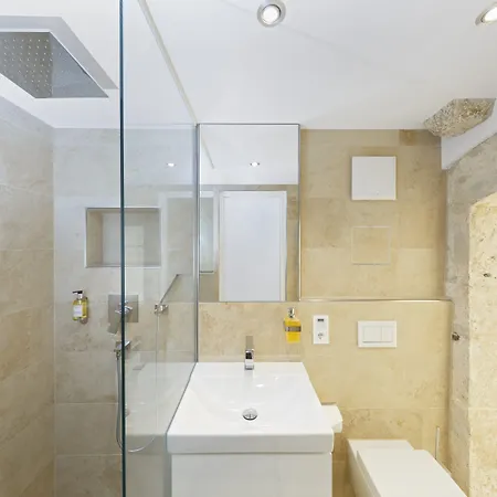 Domresidenz מלון דירות 5*